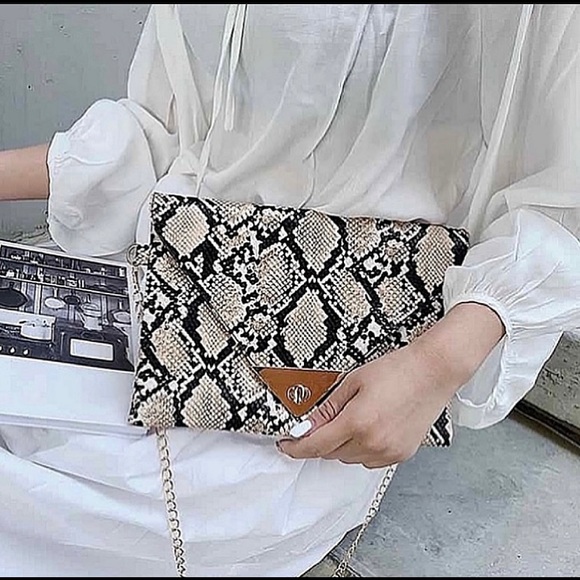 Gina Envelope Clutch/Crossbody - Picture 2 of 7